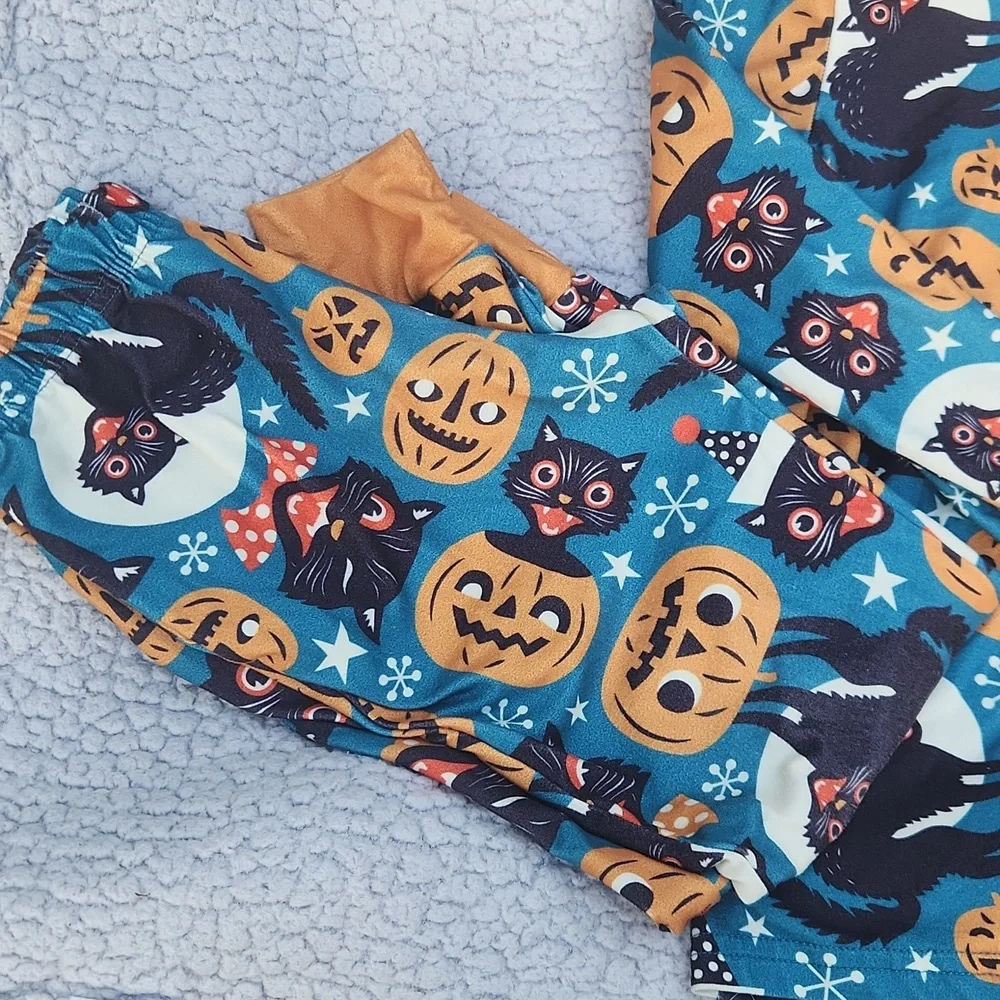 SHIRLEY AND STONE, Kids Soft  Halloween Cat and Pumpkin Print Pajama Set Sz M